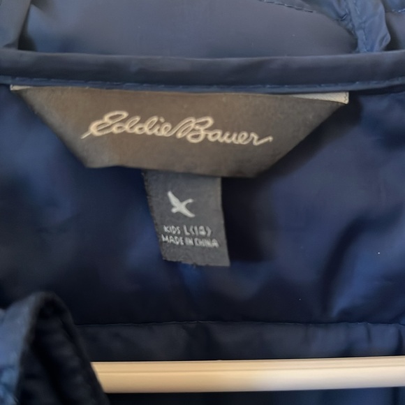 Youth synthetic fill puffy jacket with hood. - Picture 3 of 3